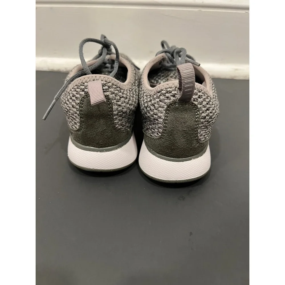 Nike Sneaker Boys Dualtone Racer GS Kids 3.5Y Gray Running Shoes Play Softknit